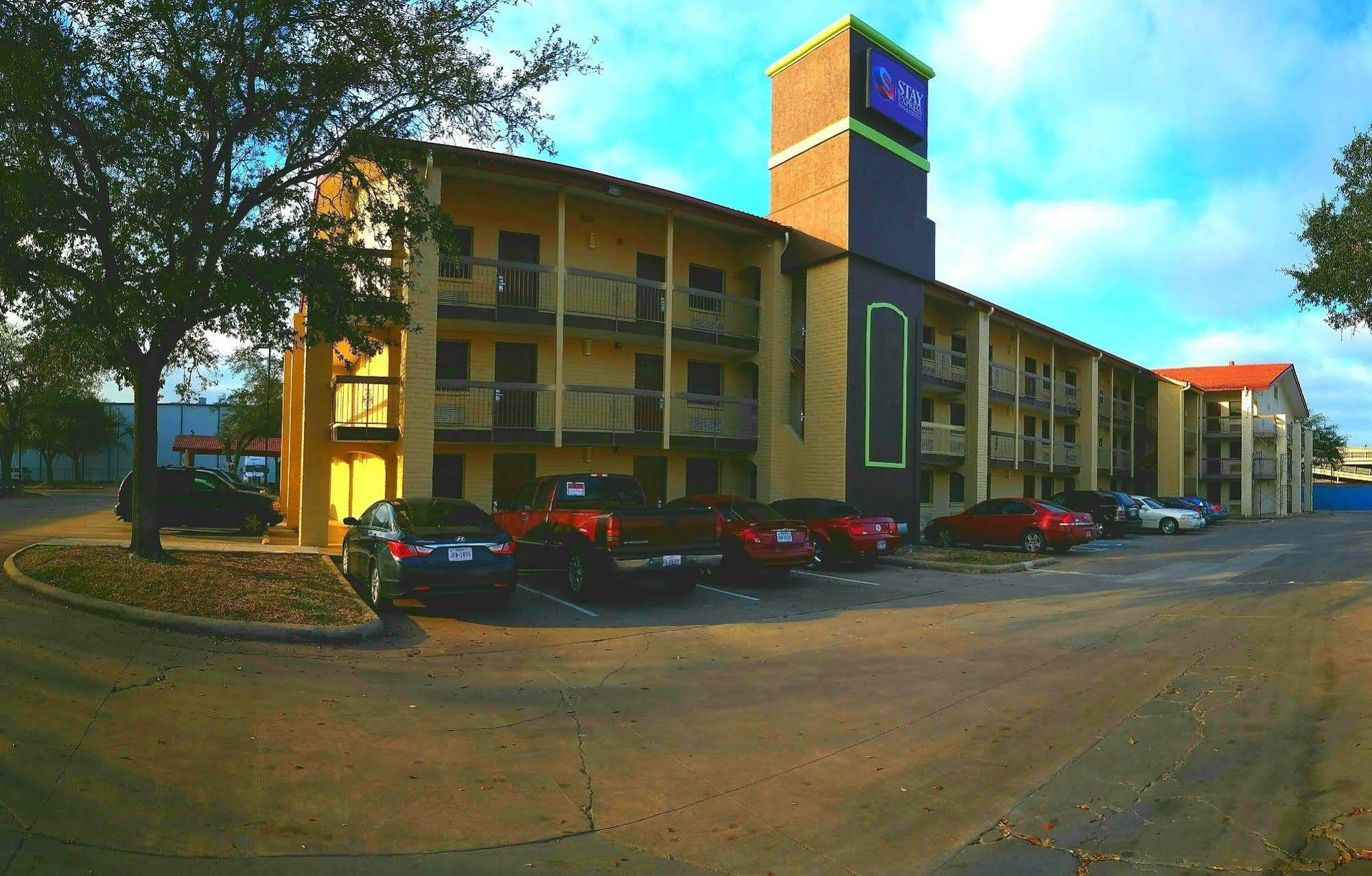 Red Roof Inn & Suites Houston- Hobby Airport Exterior photo